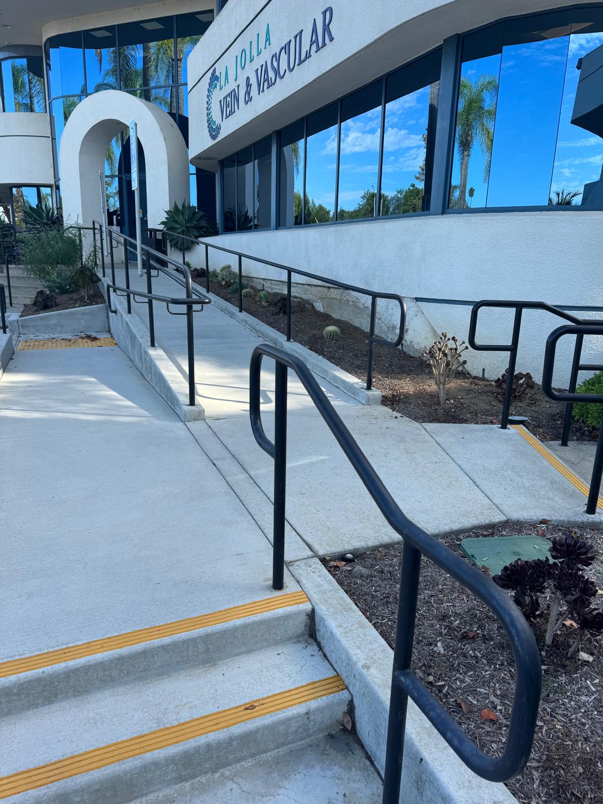 Oasis Medical Group clinic in Vista, CA — facility photo 3 of 34