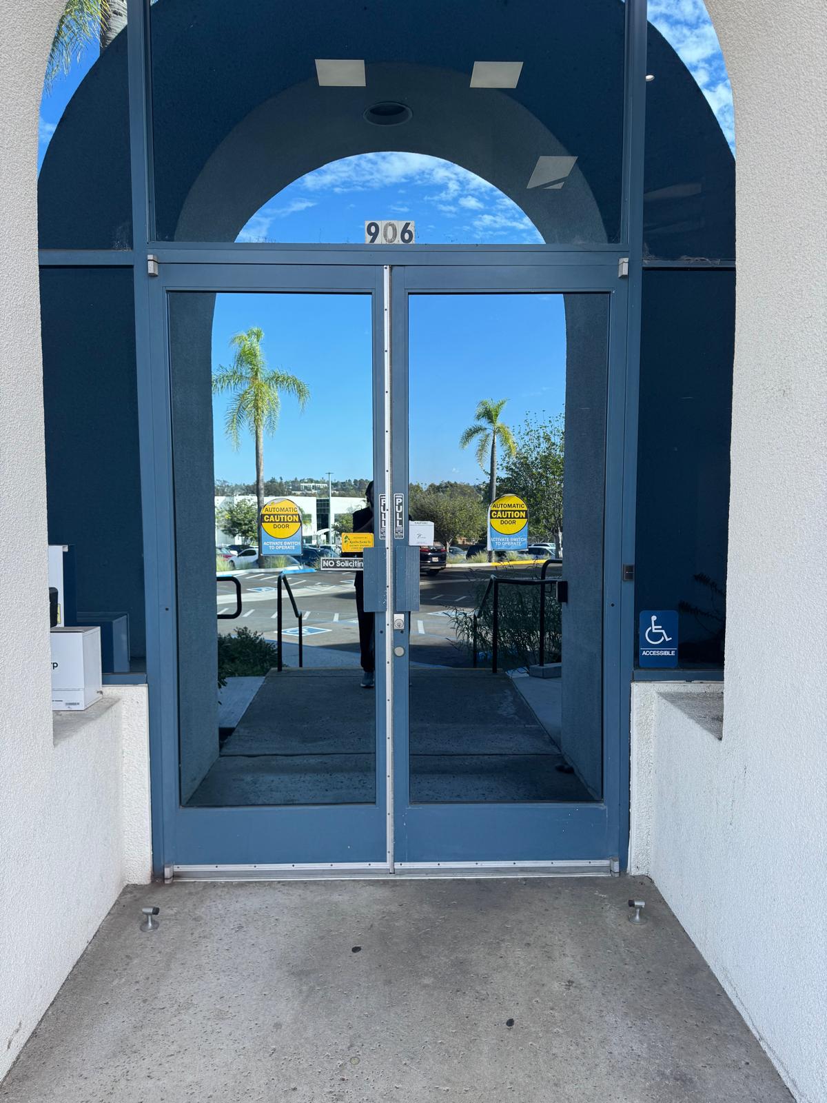Oasis Medical Group clinic in Vista, CA — facility photo 5 of 34