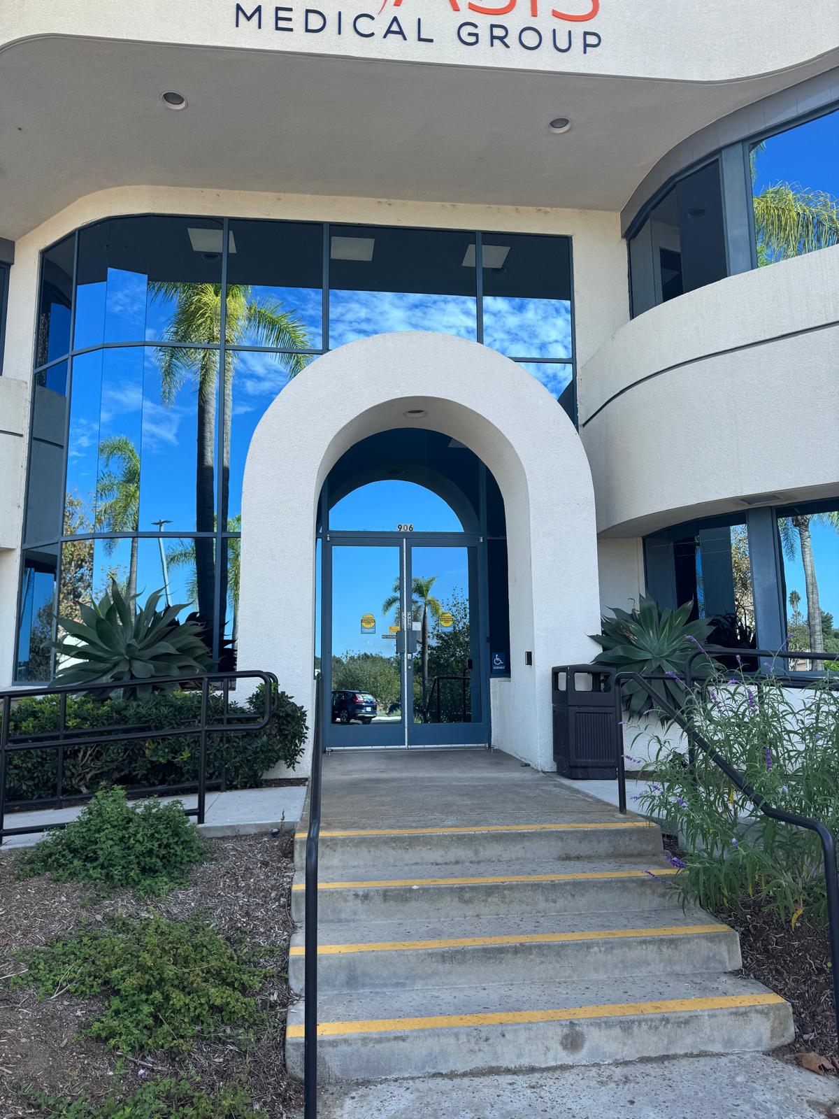 Oasis Medical Group clinic in Vista, CA — facility photo 11 of 34