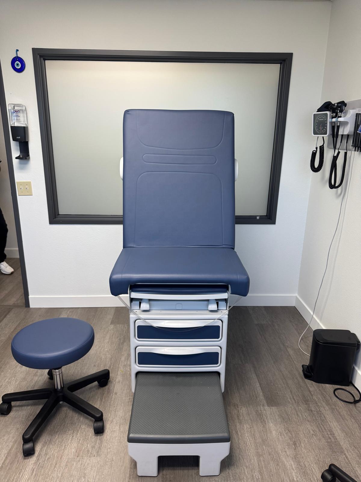 Oasis Medical Group clinic in Vista, CA — facility photo 19 of 34