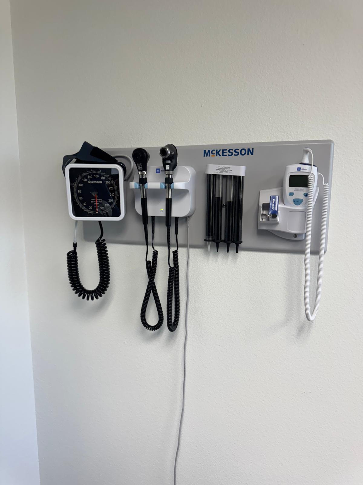 Oasis Medical Group clinic in Vista, CA — facility photo 22 of 34